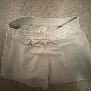 Lululemon Softstreme High-Rise Short 4 “in